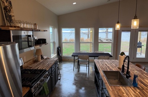 Samburg Cabin | Waterfront Duck & Fishing Lodge - Large Groups - 3 TRAILER PARKING Private Dock