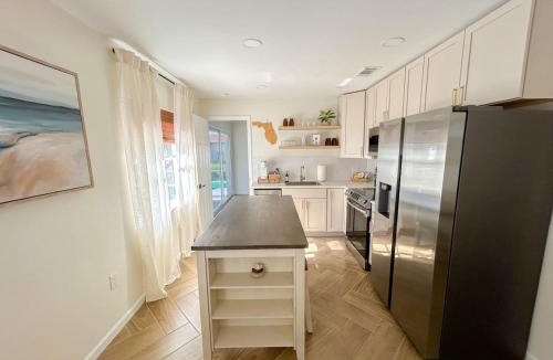 Laurel House | Waterfront duplex, walk to the beach