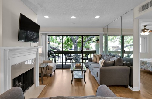 Walden on Lake Conroe Condo | WATERFRONT - Emerald Lake House on Lake Conroe - Weekly and Monthly Discounts