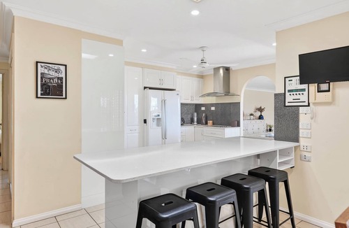 Mermaid Waters House | Waterfront Entertainers Dream