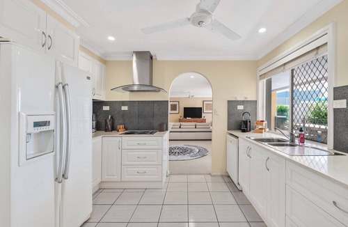 Mermaid Waters House | Waterfront Entertainers Dream