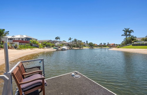 Mermaid Waters House | Waterfront Entertainers Dream