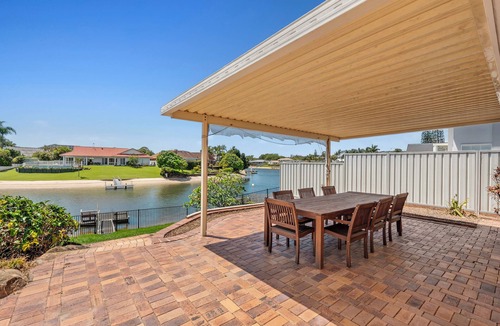 Mermaid Waters House | Waterfront Entertainers Dream