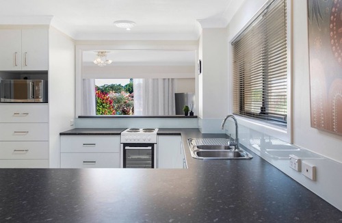 Mermaid Waters House | Waterfront Escape in Mermaid Waters