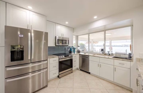 Eight Lakes House | Waterfront Escape Luxurious Stay