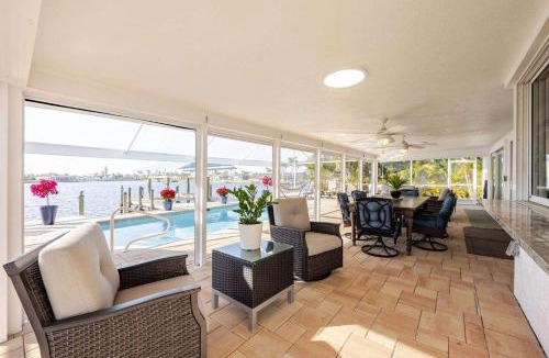 Eight Lakes House | Waterfront Escape Luxurious Stay