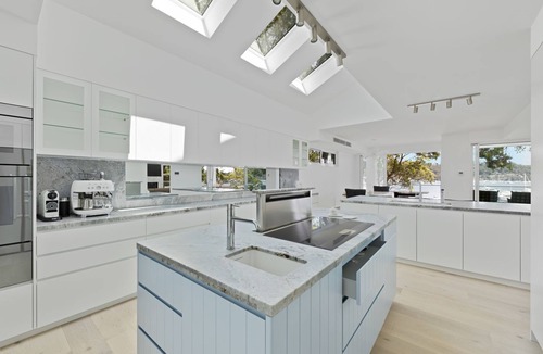 Newport House | Waterfront Escape, Newport IH Luxe