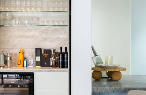 Newport House | Waterfront Escape, Newport IH Luxe