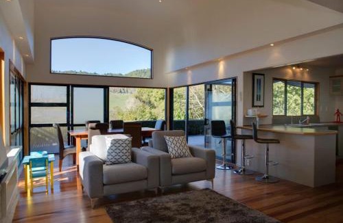 Lake Okareka House | Waterfront Escape