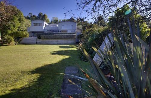 Lake Okareka House | Waterfront Escape