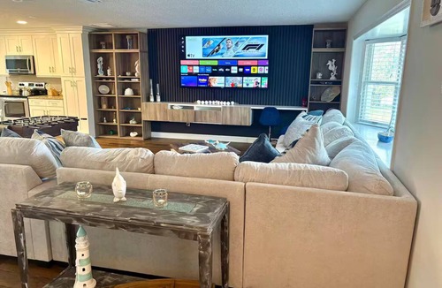 Bay Crest Park Apartment | Waterfront Escape: Pool, Space & Style