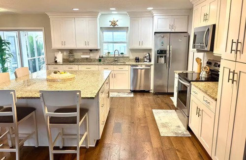 Bay Crest Park Apartment | Waterfront Escape: Pool, Space & Style