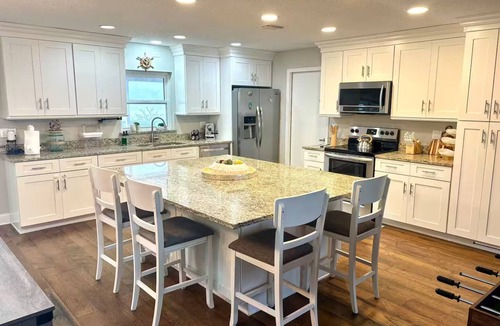 Bay Crest Park Apartment | Waterfront Escape: Pool, Space & Style
