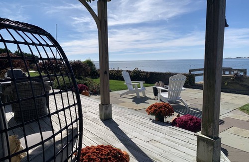 Clinton House | Waterfront Escape