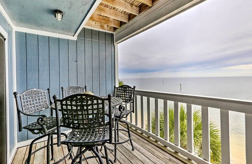 Crawfordville House | Waterfront Escape w/Balcony on Shell Point Beach!