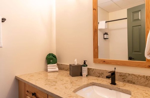 Schroon Lake Hotel | Waterfront Escape | Mini Golf & Marina | 0.5mi to Town Beach | 4 Units