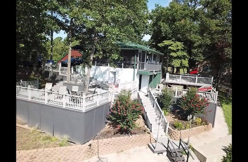 Hoyt House | Waterfront Eufaula Lake house in Hidden Paradise with dock and slip