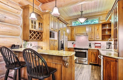 Fiddler Lake Resort Ski Chalet | Waterfront - Family, Pool & Spa