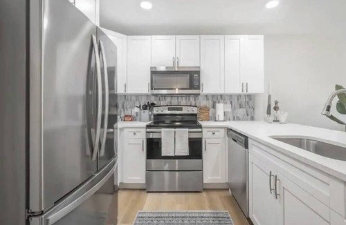 Apollo Beach House | Waterfront-Family & Pet Friendly for 6
