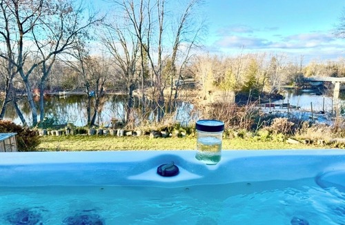 Balderson Cottage | Waterfront Family Retreat | Sauna & Hot Tub