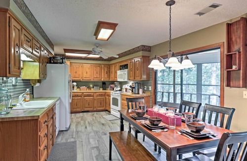 Fairfield Bay House | Waterfront Family Home w/ Deck, 5 Miles to Marina!