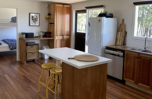 Mansfield House | Waterfront Farm Stay