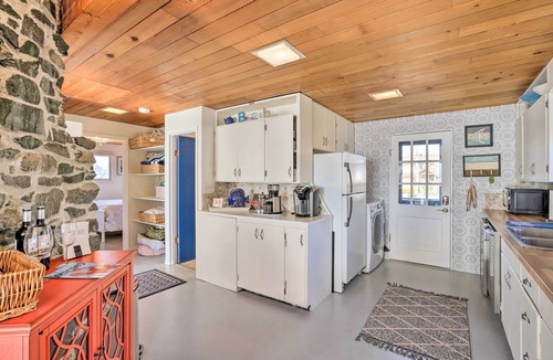 Ferndale Cottage | Waterfront Ferndale Home: Deck + Beach Access