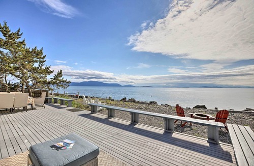 Ferndale Cottage | Waterfront Ferndale Home: Deck + Beach Access