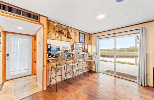 Northside Cabin | Waterfront Fishing Lodge, Kng, Stovepipe Fireplace