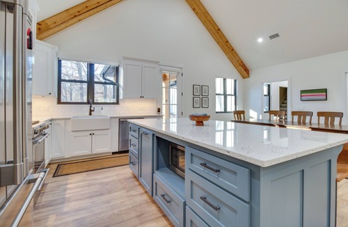 Gassville Cottage | Waterfront Flippin Retreat w/White River Access!