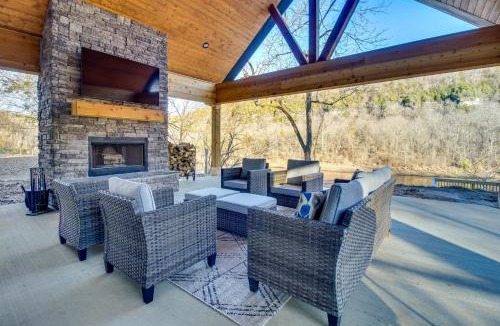 Flippin House | Waterfront Flippin Retreat w/White River Access!