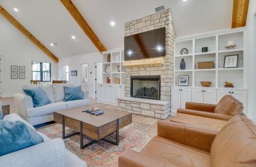 Flippin House | Waterfront Flippin Retreat w/White River Access!