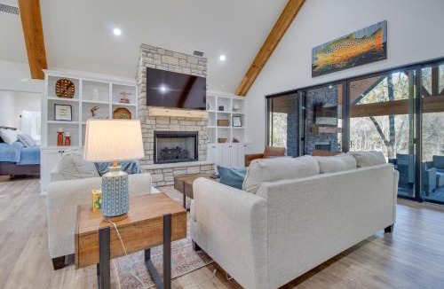 Flippin House | Waterfront Flippin Retreat w/White River Access!