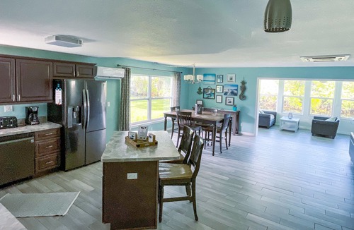 Crystal River House | Waterfront freshwater paradise with pool! Swim with manatees in our backyard!