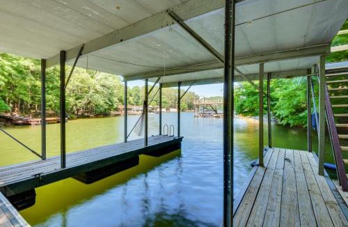 Gainesville House | Waterfront Gainesville Home with Private Boat Dock!