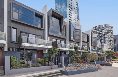 Docklands House | Waterfront Gem in Dockland Expansive 5BR/4BA