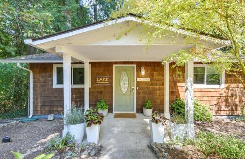 East Olympia House | Waterfront Gem on Lake Saint Clair with Private Deck