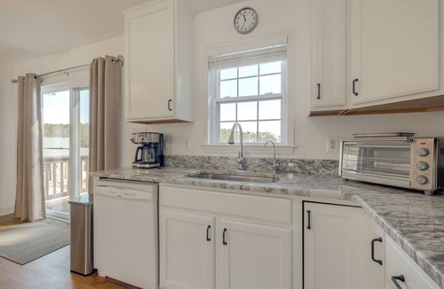 Reedville House | Waterfront Gem w/Deck & Views on Chesapeake Bay!