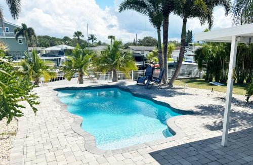 Flor-a-mar House | Waterfront Getaway with Pool, Dock & Kayaks