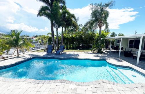 Flor-a-mar House | Waterfront Getaway with Pool, Dock & Kayaks