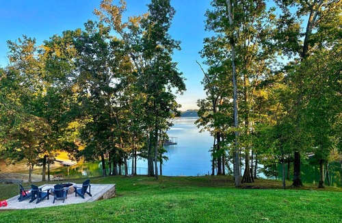 Rutledge Cabin | Waterfront Getaway | Firepit, Dock & Fishing