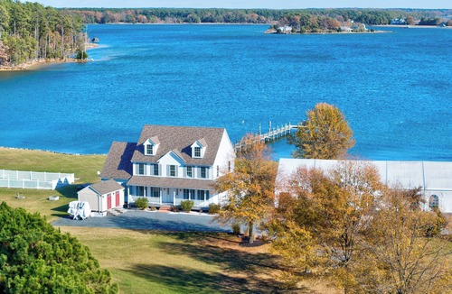 Cambridge Apartment | Waterfront Getaway for Two