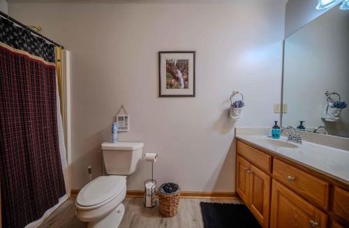 East Ellijay House | Waterfront Getaway:Hot Tub Fire Pit Near Ellijay