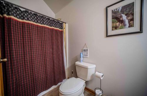 East Ellijay House | Waterfront Getaway:Hot Tub Fire Pit Near Ellijay