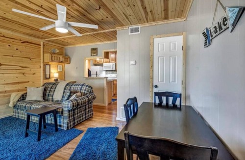 Kingsland House | Waterfront Getaway~Lake Access~Deck~BBQ Grill