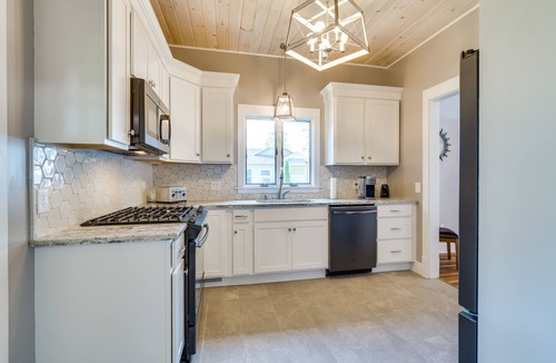 North Rose Cottage | Waterfront Getaway on Sodus Bay: Prime Location!