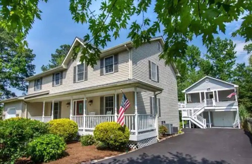 Chester House | Waterfront Getaway on Cox Creek