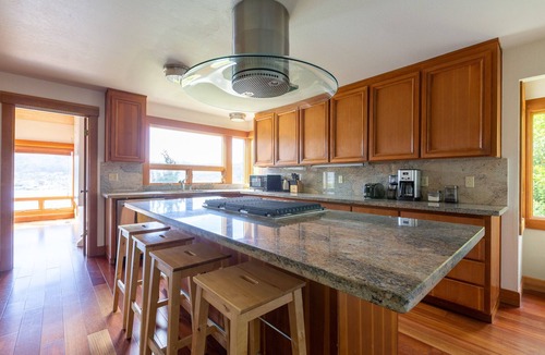 Strawberry House | Waterfront Getaway San Francisco area