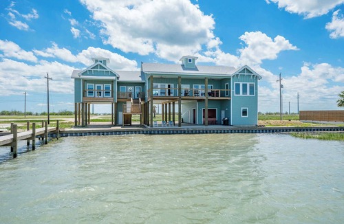 San Patricio County House | Waterfront Getaway w/Pier & Kayak Access!