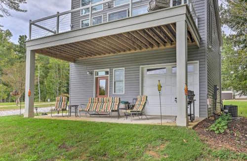 Greenwood House | Waterfront Greenwood Getaway with Deck and Grill!